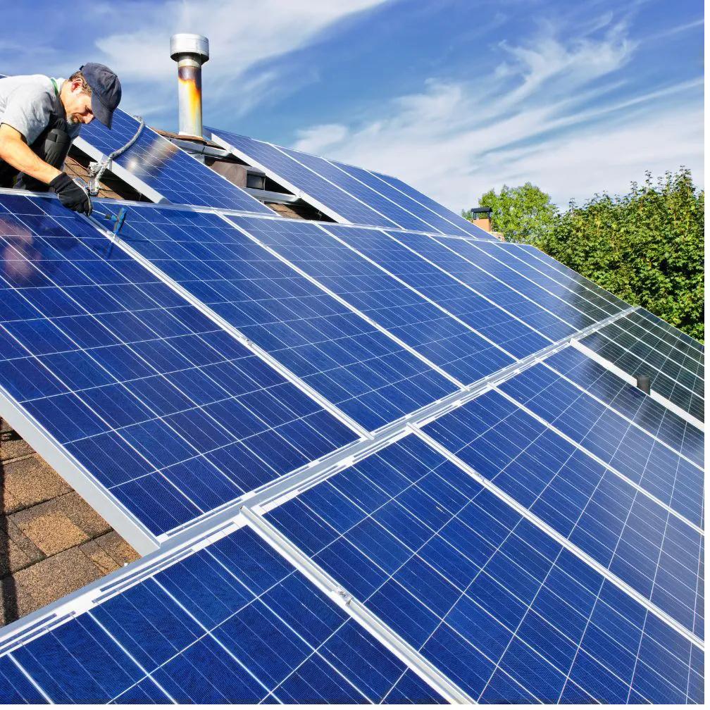 Instalación de paneles solares fotovoltaicos en una vivienda de Mallorca