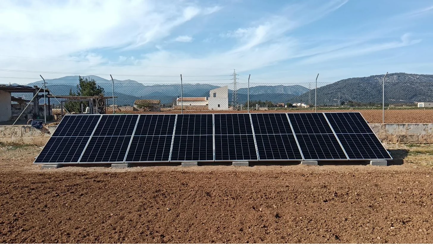 Estructura solar sobre suelo en finca de Mallorca